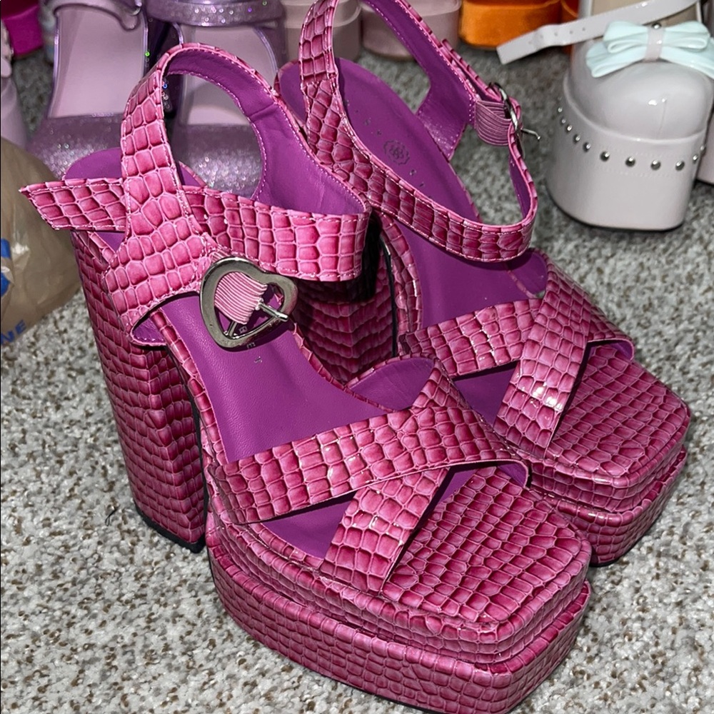 Pink Crocodile Pattern Platform Sandals